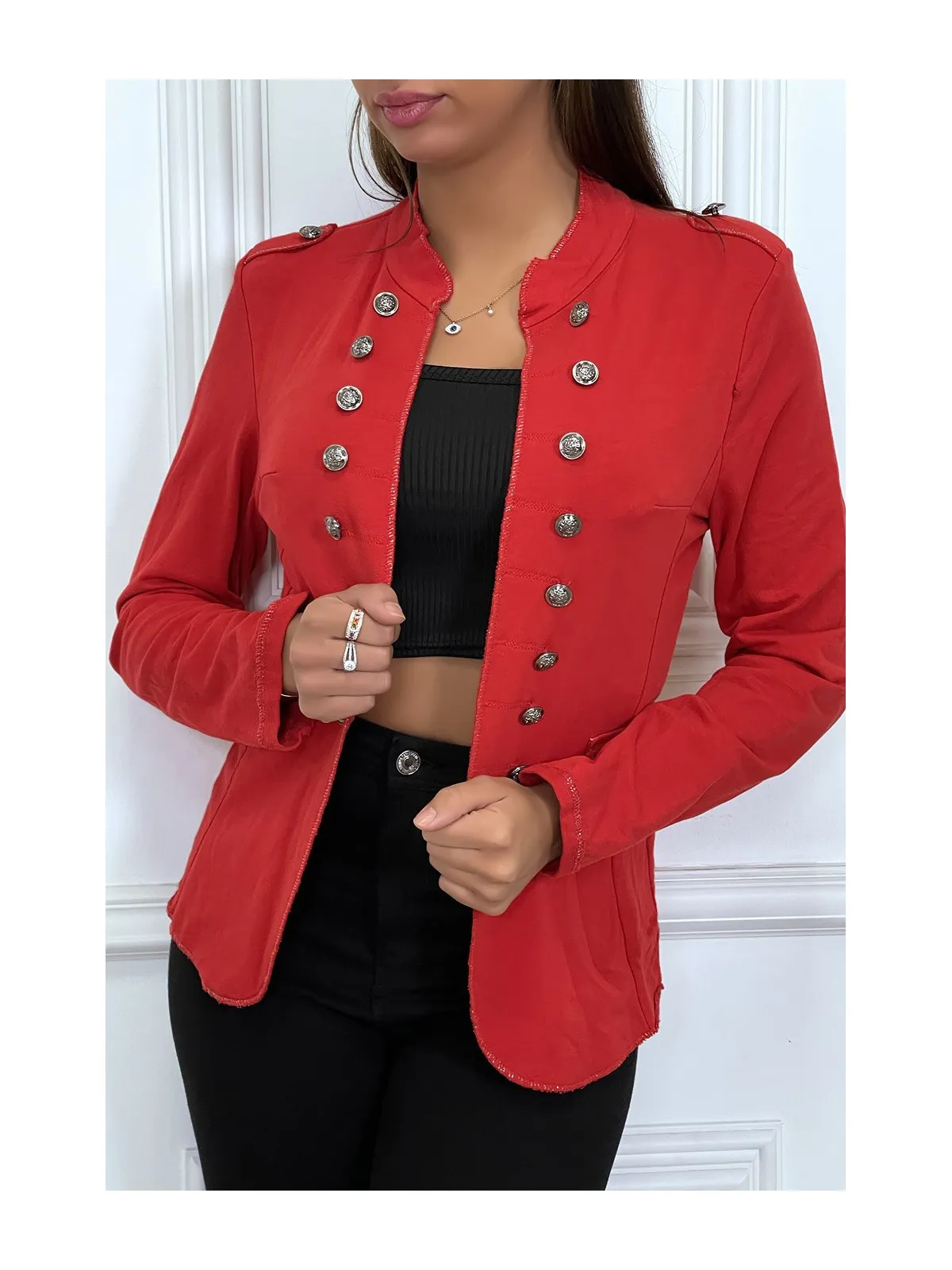 Blazer rouge boutonné avec contour argenté