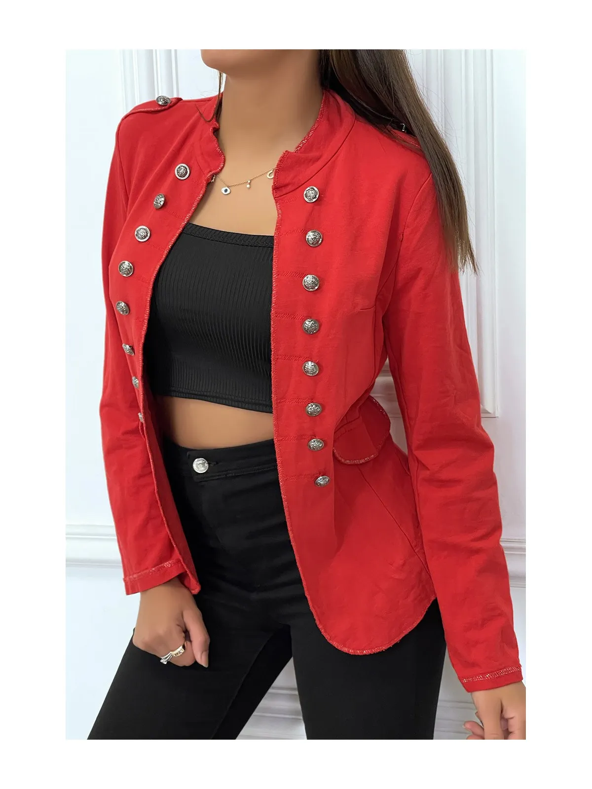 Blazer rouge boutonné avec contour argenté