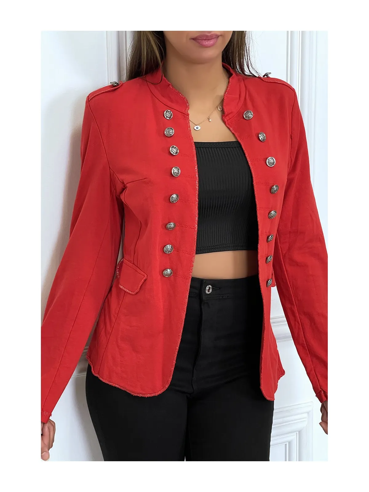 Blazer rouge boutonné avec contour argenté