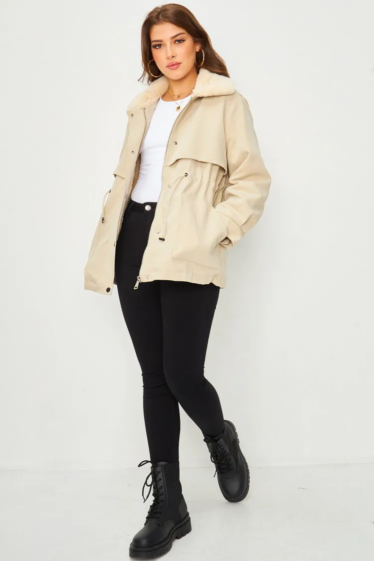 Manteau beige fourré col fausse fourrure