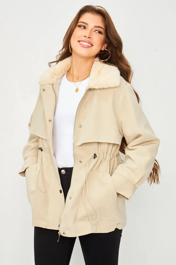 Manteau beige fourré col fausse fourrure