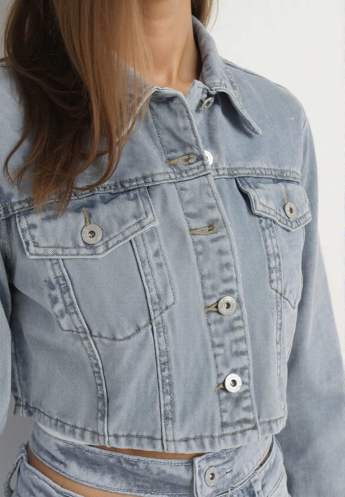 Veste en jean délavé avec fermeture boutons